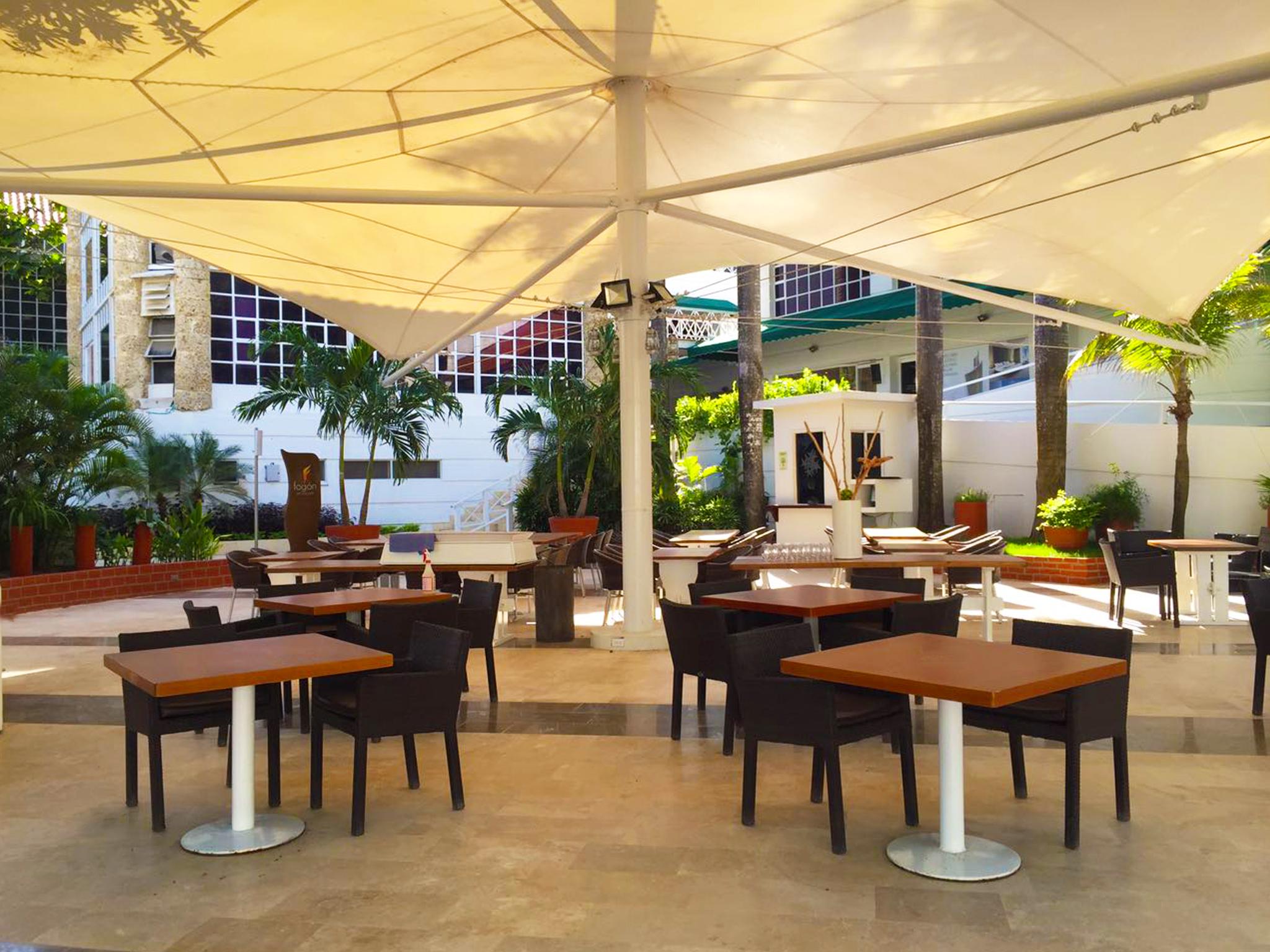 فندق لاس أميريكاس كاسا دي بلايا Cartagena المظهر الخارجي الصورة The patio at the hotel
