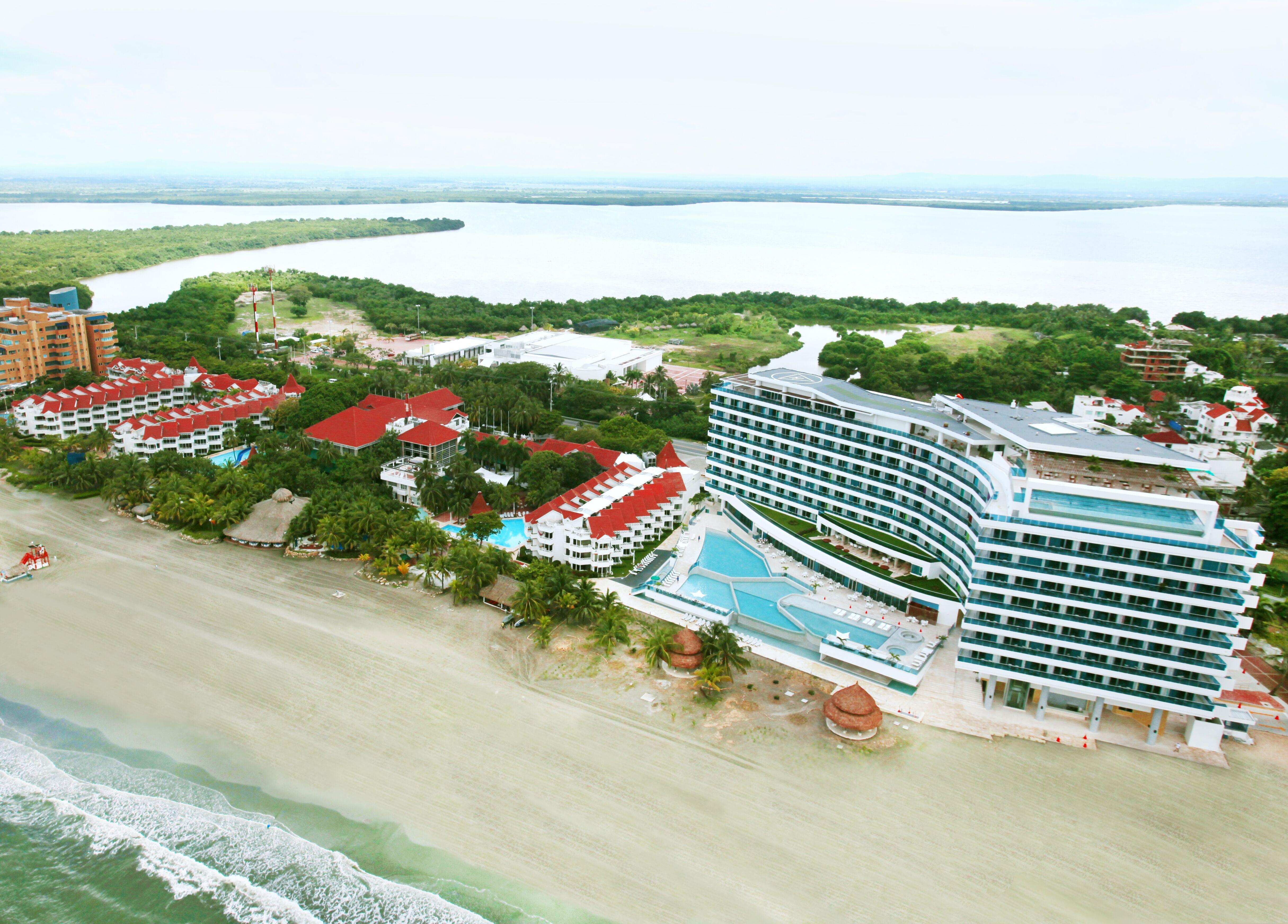 فندق لاس أميريكاس كاسا دي بلايا Cartagena المظهر الخارجي الصورة Aerial view of the resort