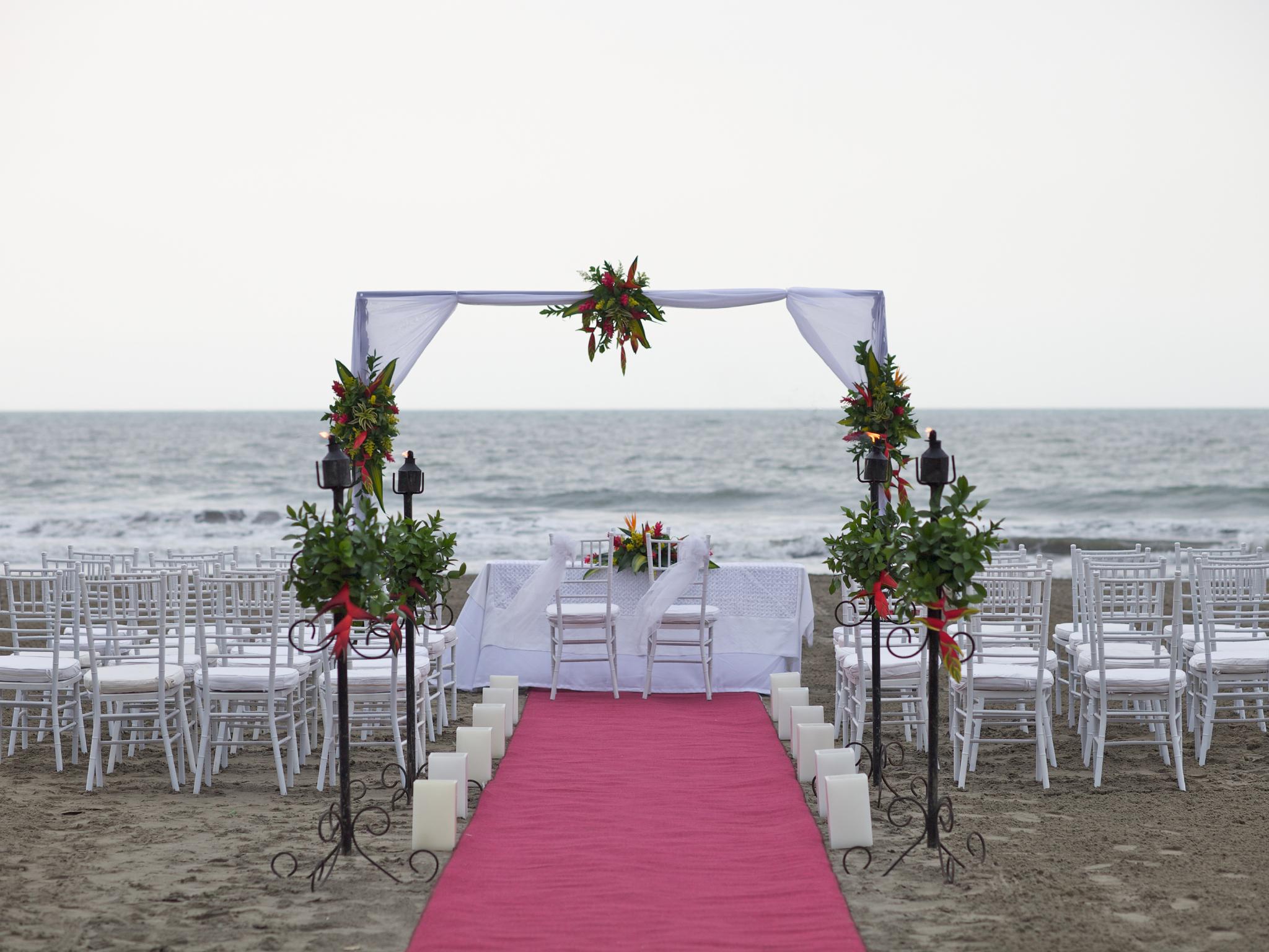 فندق لاس أميريكاس كاسا دي بلايا Cartagena المظهر الخارجي الصورة A beach wedding in Acapulco, Mexico