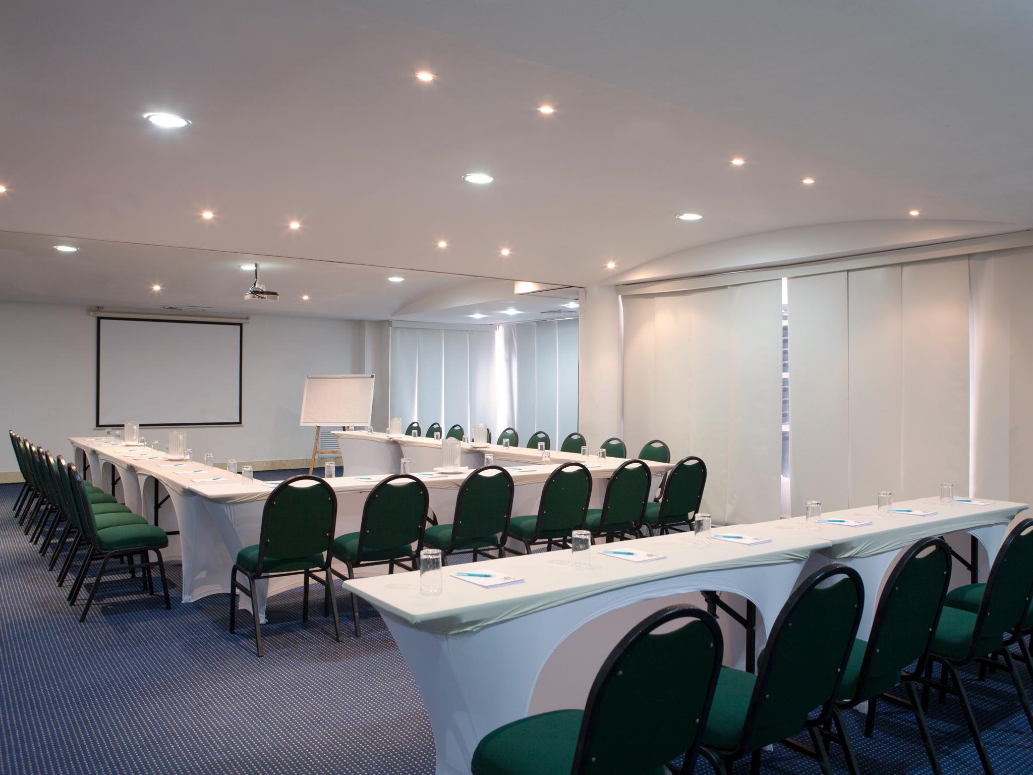 فندق لاس أميريكاس كاسا دي بلايا Cartagena المظهر الخارجي الصورة Meeting room