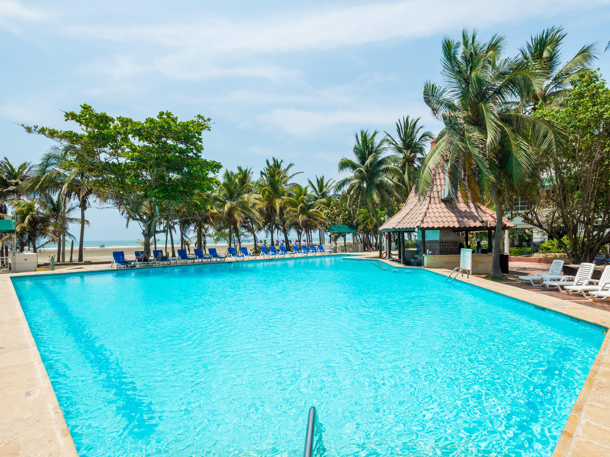 فندق لاس أميريكاس كاسا دي بلايا Cartagena المظهر الخارجي الصورة The pool at the Palm Beach Hotel