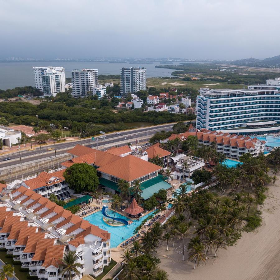 فندق لاس أميريكاس كاسا دي بلايا Cartagena المظهر الخارجي الصورة Aerial view of the resort