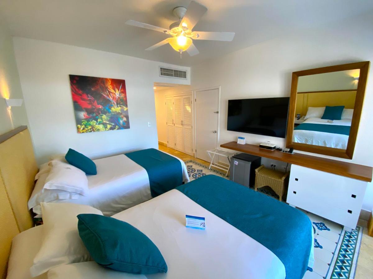 فندق لاس أميريكاس كاسا دي بلايا Cartagena المظهر الخارجي الصورة A room at the hotel