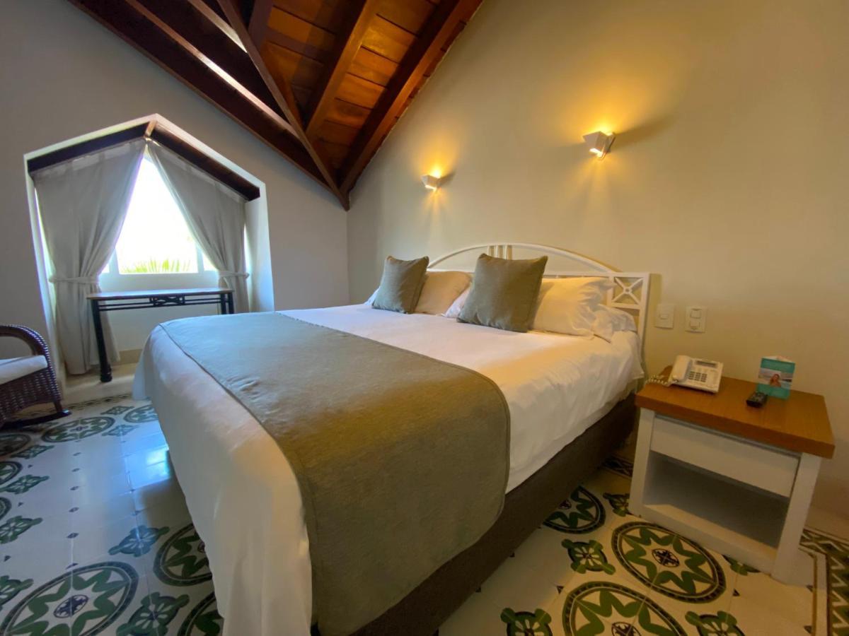 فندق لاس أميريكاس كاسا دي بلايا Cartagena المظهر الخارجي الصورة A room at the hotel