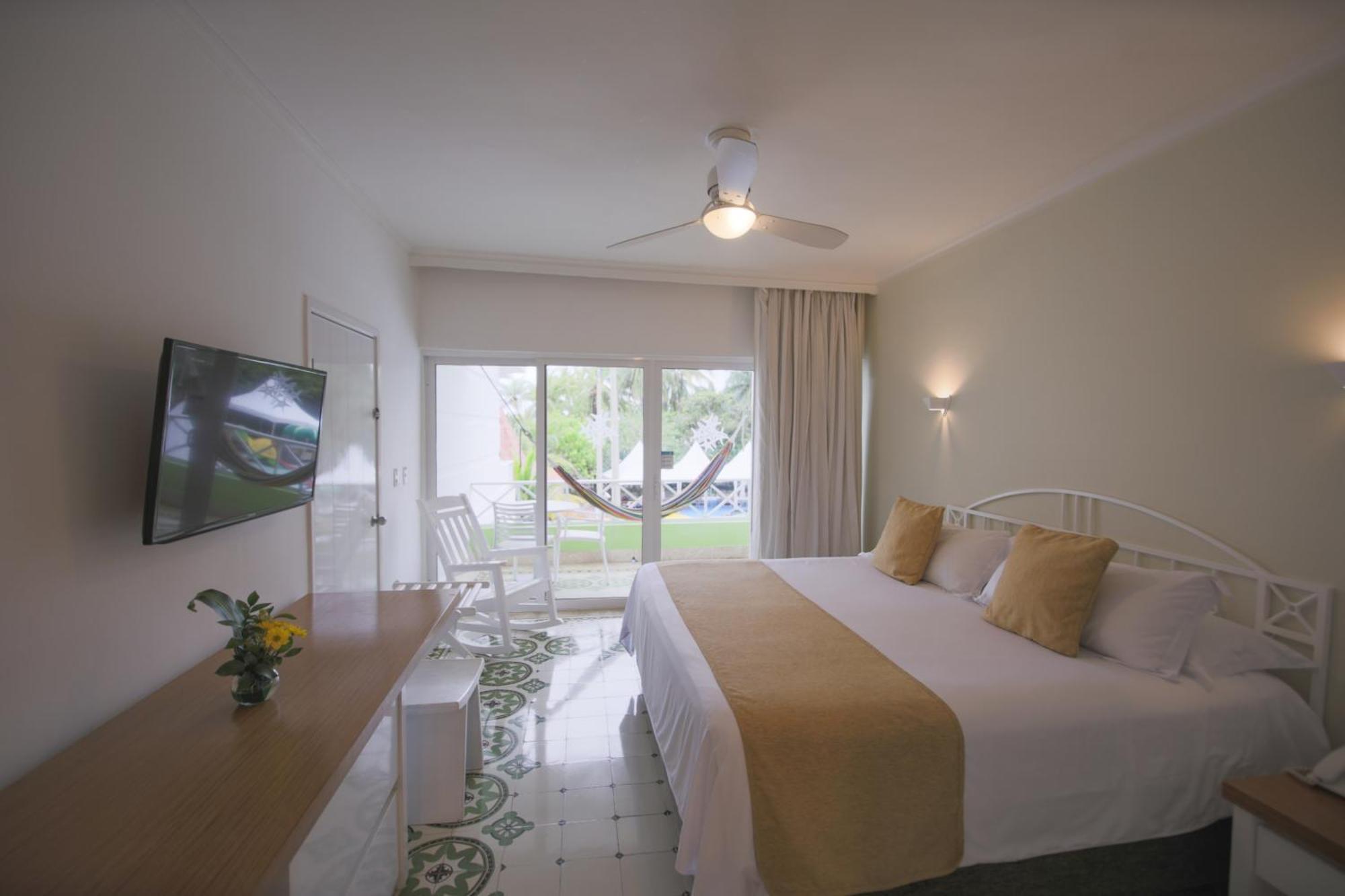 فندق لاس أميريكاس كاسا دي بلايا Cartagena المظهر الخارجي الصورة A room at the hotel